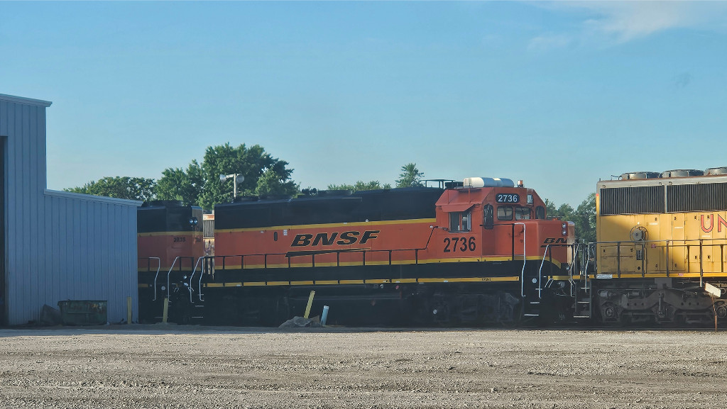 BNSF 2736